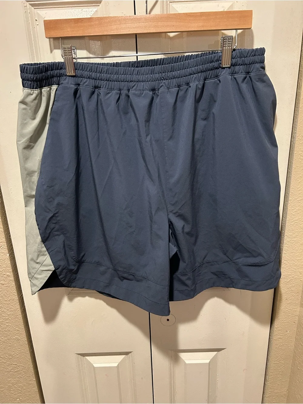 Peloton Men’s Lined Athletic Shorts , XL